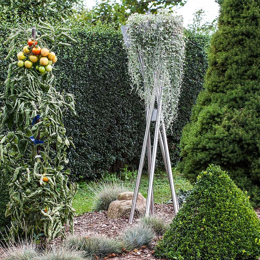 Edelstahl Blumenstaender Im Vorgarten